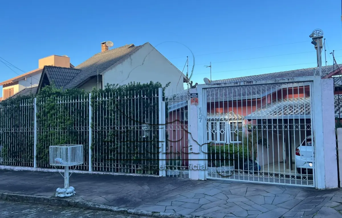 LOTE 001 - LEILÃO PRESENCIAL/ON-LINE DE UMA EXECELENTE CASA DE ALVENARIA COM TRÊS DORMITÓRIOS E PISCINA, NO BAIRRO SANTO ANDRÉ, EM SÃO LEOPOLDO