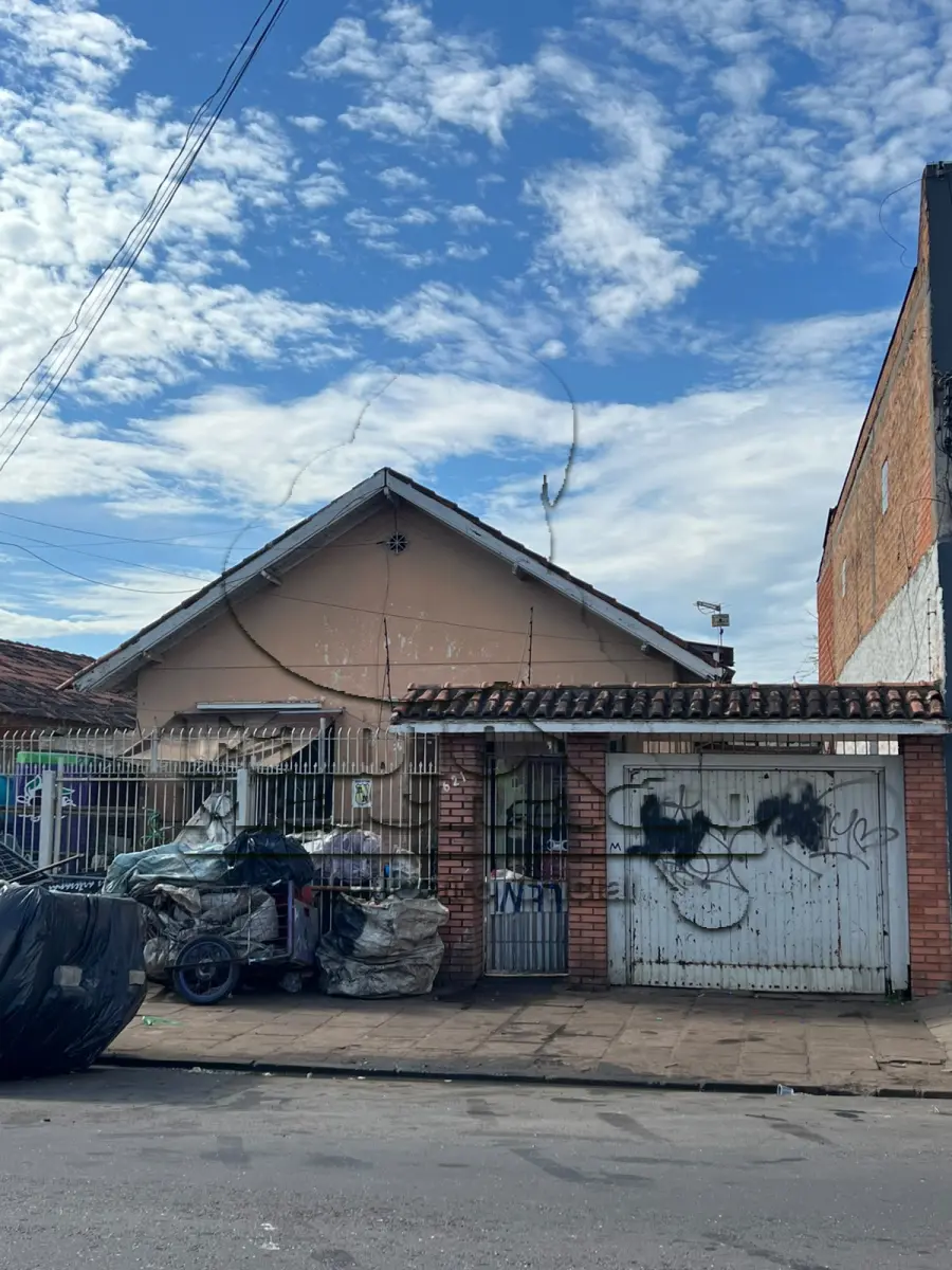 LOTE 001 - LEILÃO PRESENCIAL/ON-LINE DE CASA DE ALVENARIA, LOCALIZADA NA AVENIDA HENRIQUE BIER, EM SÃO LEOPOLDO
