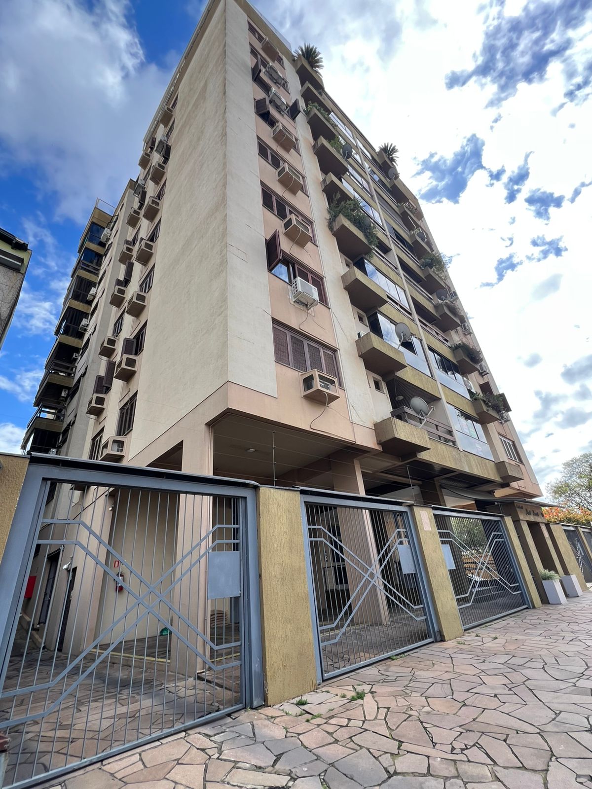 Imagem do imóvel Leilão Prsencial/on-line De Um Apartamento Desocupado No Edificio Mont Serrat, Localizado No Centro De São Leopoldo