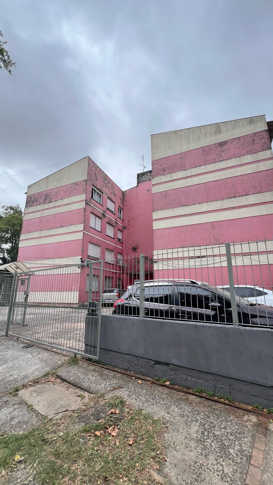LEILÃO ON-LINE DE UM APARTAMENTO NO EDIFICIO EL CASTILLO EM PORTO ALEGRE, localizado em Porto Alegre - RS