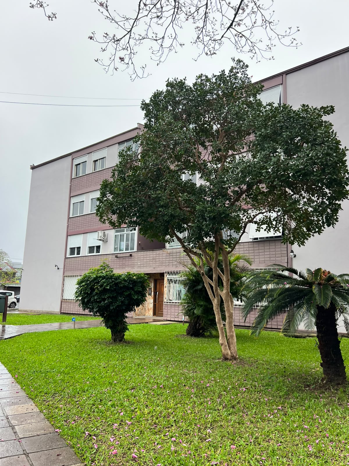 LOTE 001 - LEILÃO ON-LINE DE UM APARTAMENTO DESOCUPADO NO CONDOMINIO RESIDENCIAL PAINEIRAS EM PORTO ALEGRE