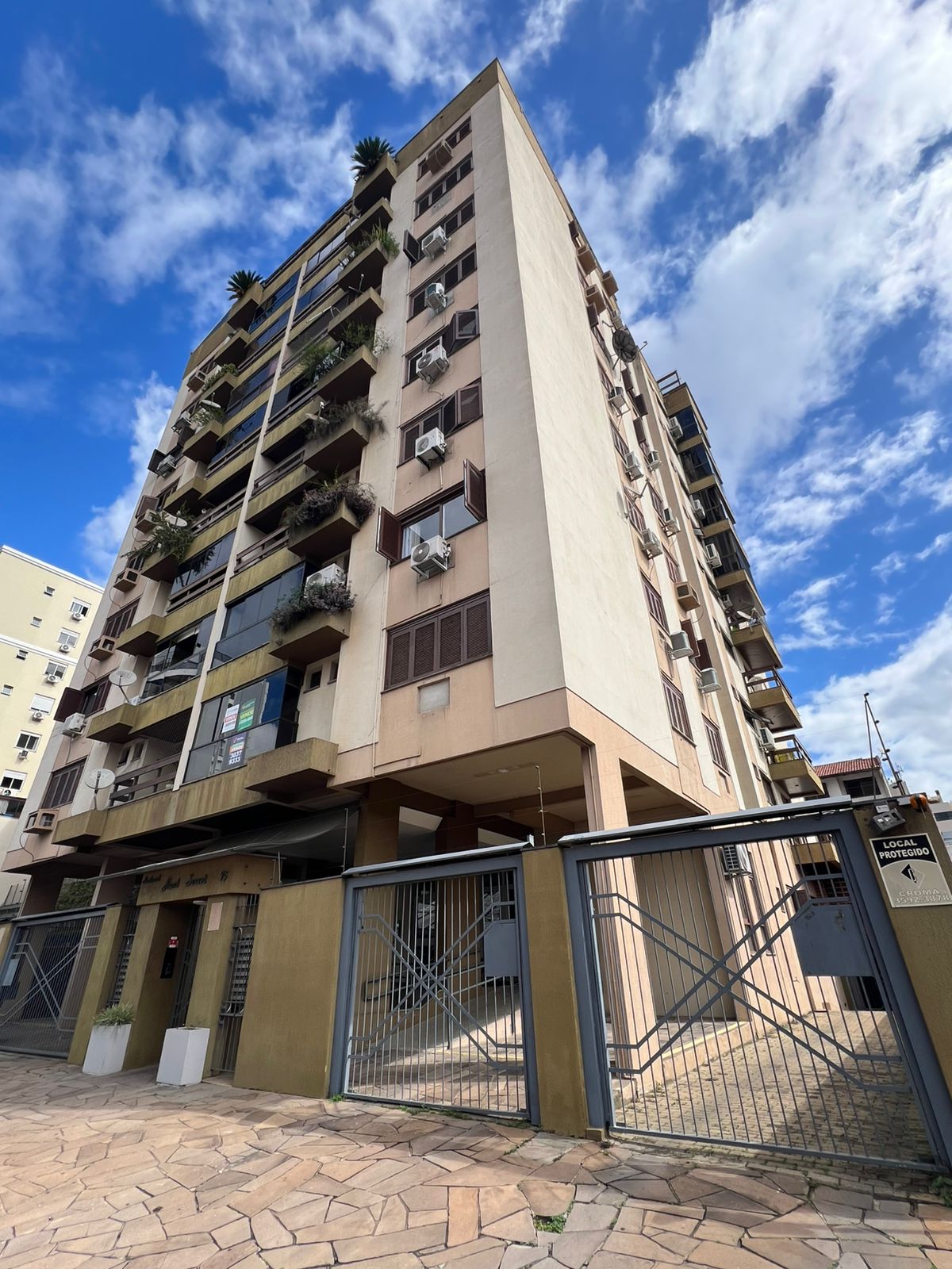 Leilão Prsencial/on-line De Um Apartamento Desocupado No Edificio Mont Serrat, Localizado No Centro De São Leopoldo, localizado em São Leopoldo - RS, bairro Centro