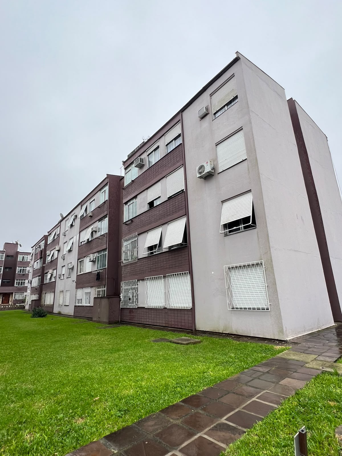 LOTE 001 - LEILÃO ON-LINE DE UM APARTAMENTO DESOCUPADO NO CONDOMINIO RESIDENCIAL PAINEIRAS EM PORTO ALEGRE