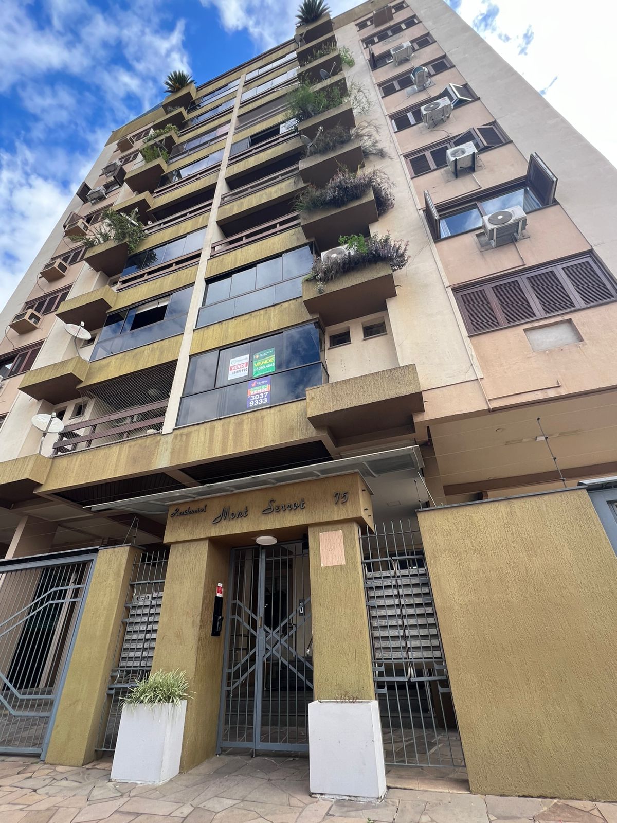 Leilão Prsencial/on-line De Um Apartamento Desocupado No Edificio Mont Serrat, Localizado No Centro De São Leopoldo, localizado em São Leopoldo - RS, bairro Centro